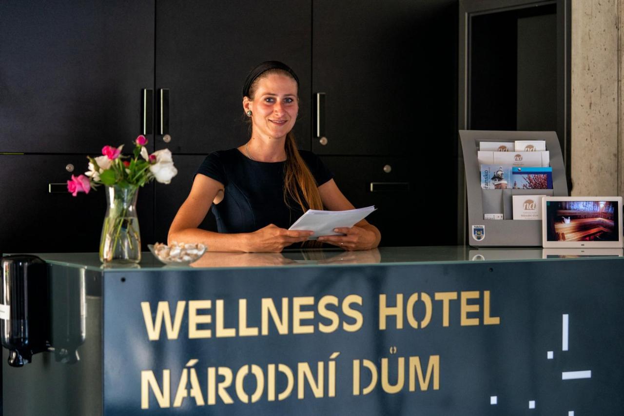 Narodni Dum Podborany Hotell Exteriör bild