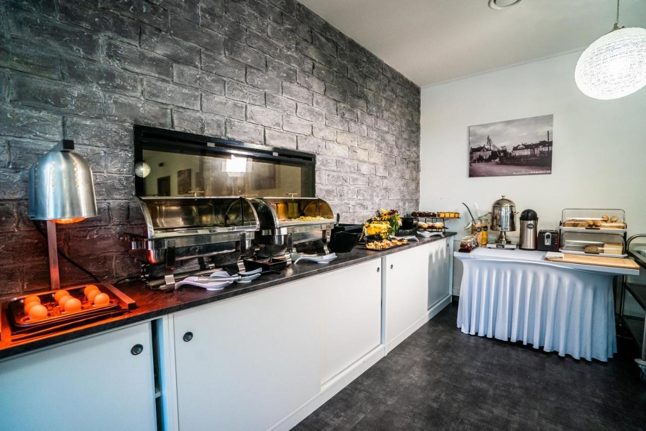 Narodni Dum Podborany Hotell Exteriör bild