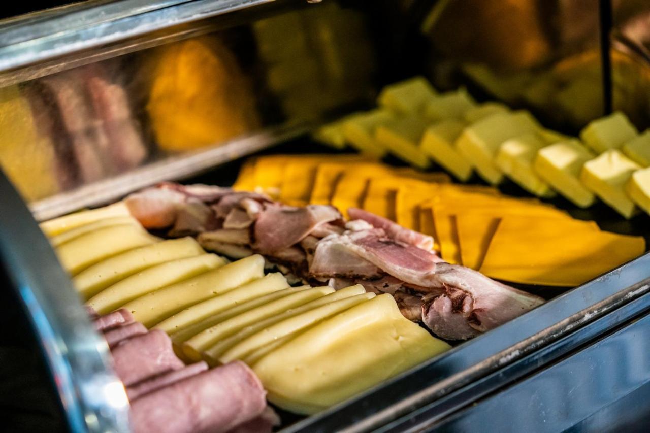 Narodni Dum Podborany Hotell Exteriör bild