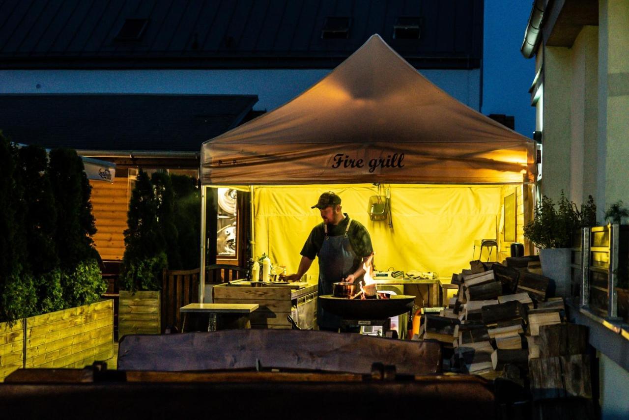 Narodni Dum Podborany Hotell Exteriör bild