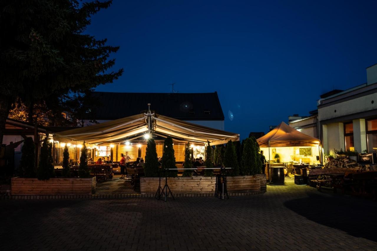 Narodni Dum Podborany Hotell Exteriör bild