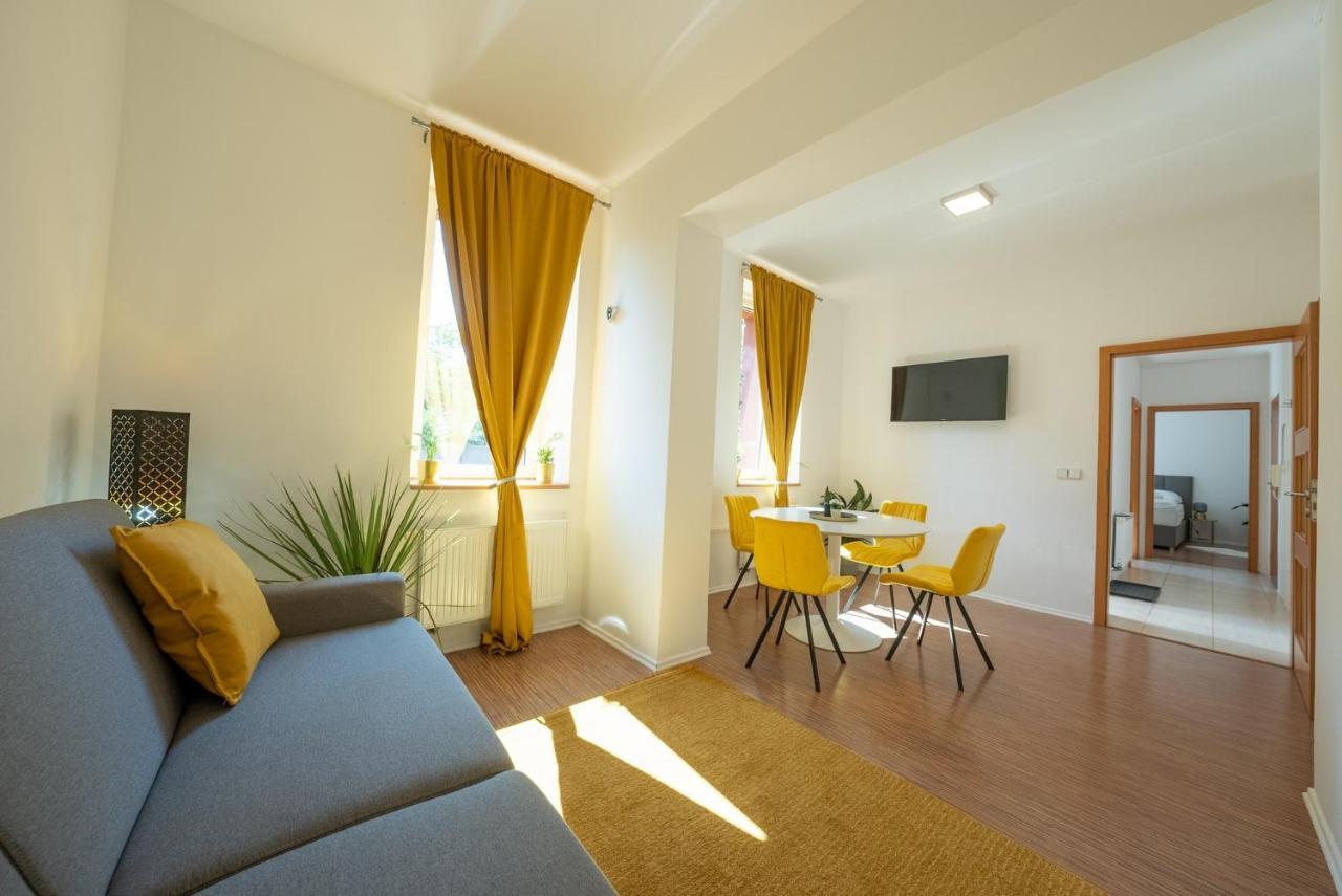 Narodni Dum Podborany Hotell Exteriör bild