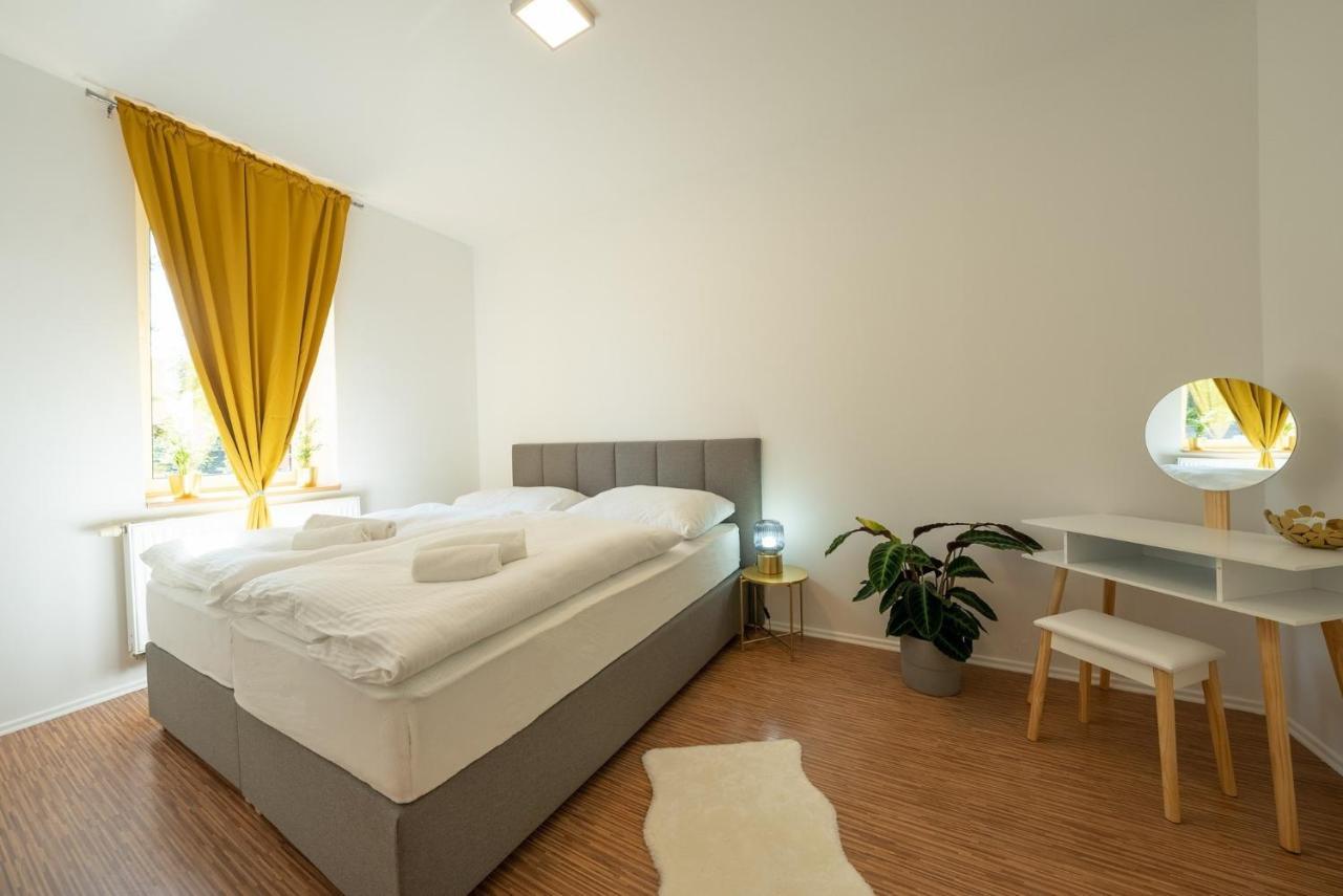 Narodni Dum Podborany Hotell Exteriör bild