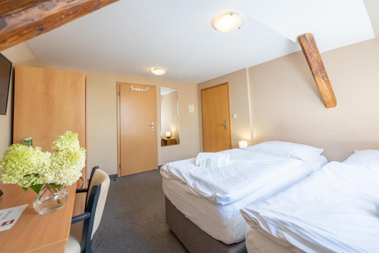 Narodni Dum Podborany Hotell Exteriör bild