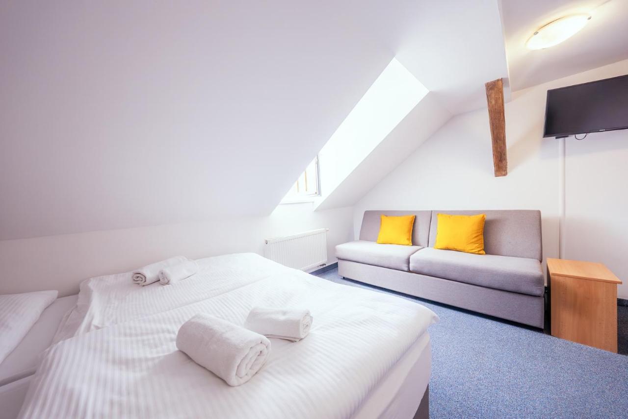 Narodni Dum Podborany Hotell Exteriör bild