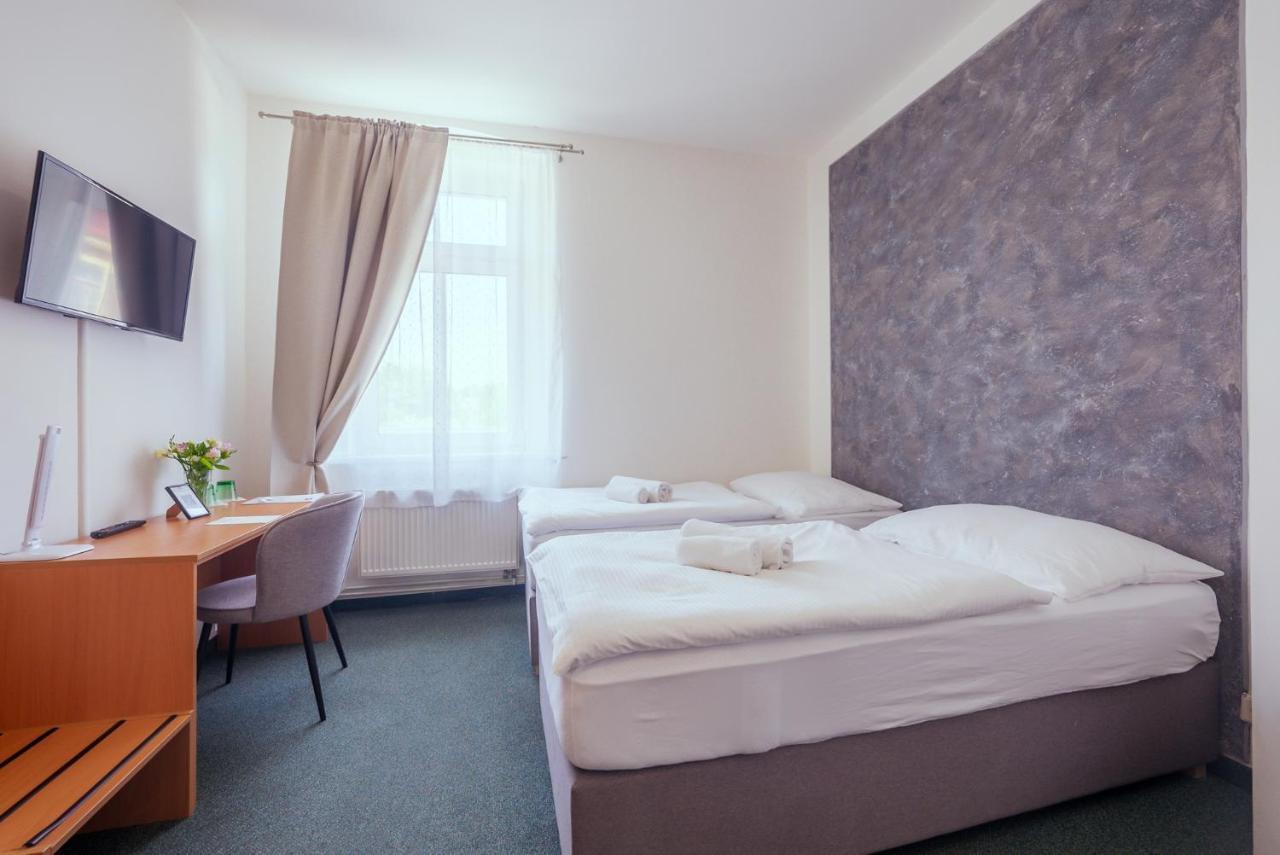 Narodni Dum Podborany Hotell Exteriör bild