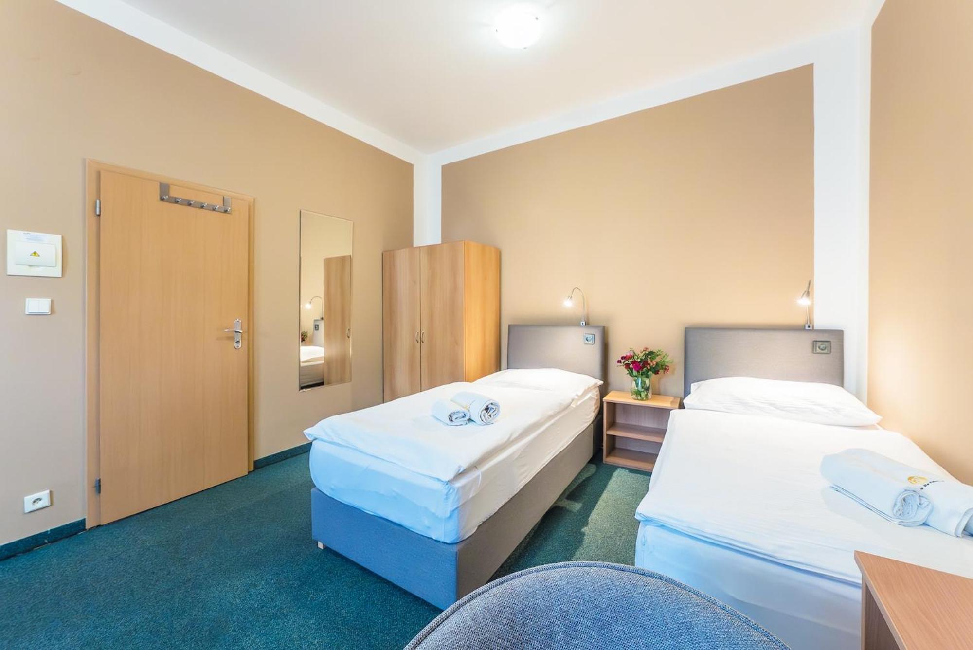 Narodni Dum Podborany Hotell Exteriör bild