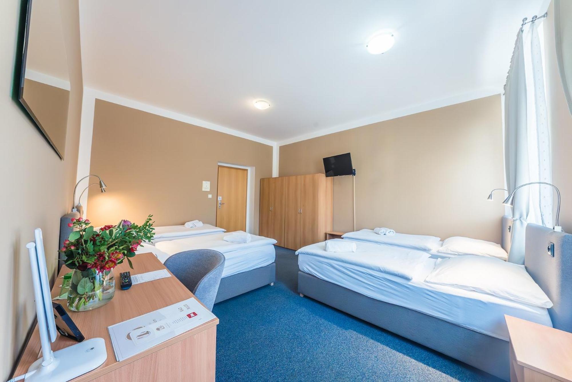 Narodni Dum Podborany Hotell Exteriör bild