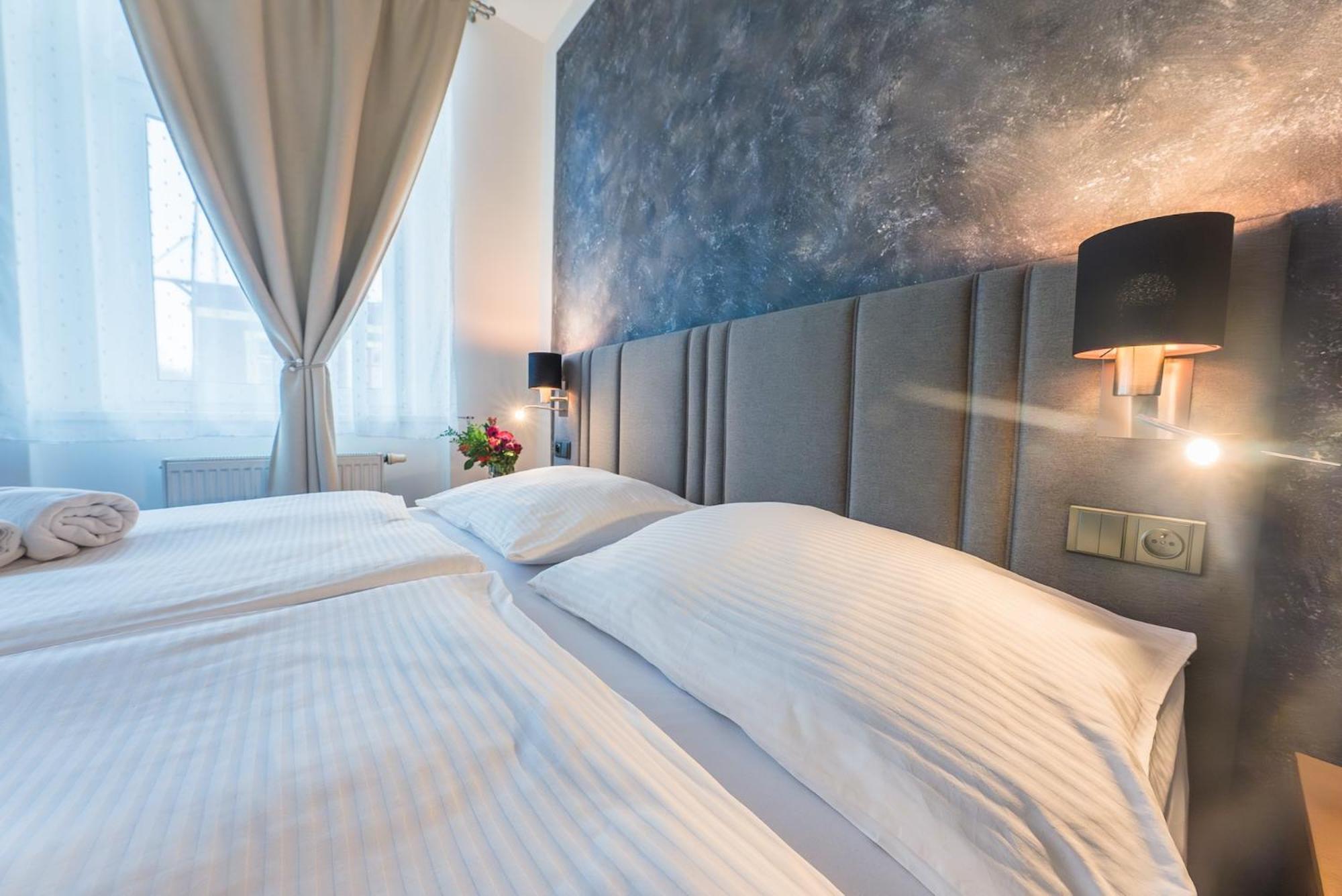 Narodni Dum Podborany Hotell Exteriör bild