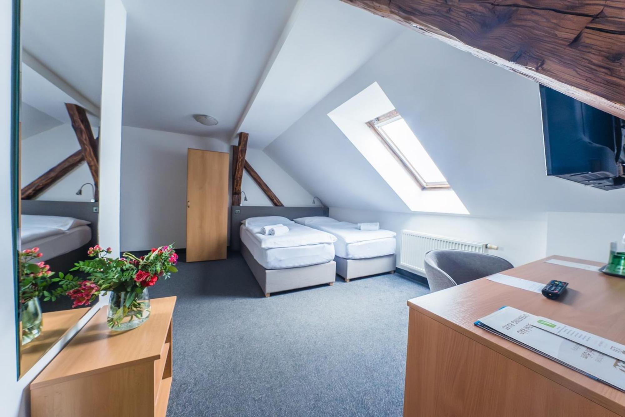 Narodni Dum Podborany Hotell Exteriör bild
