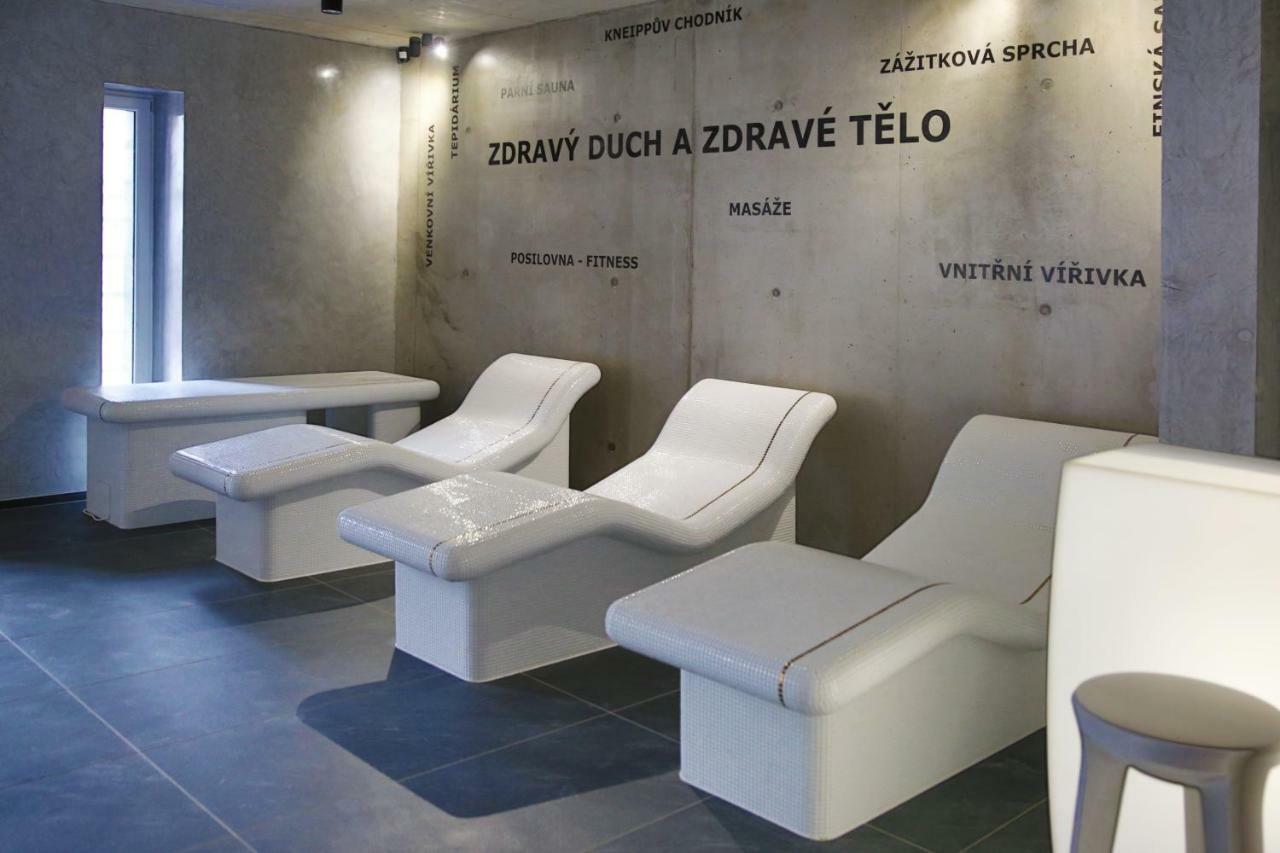 Narodni Dum Podborany Hotell Exteriör bild